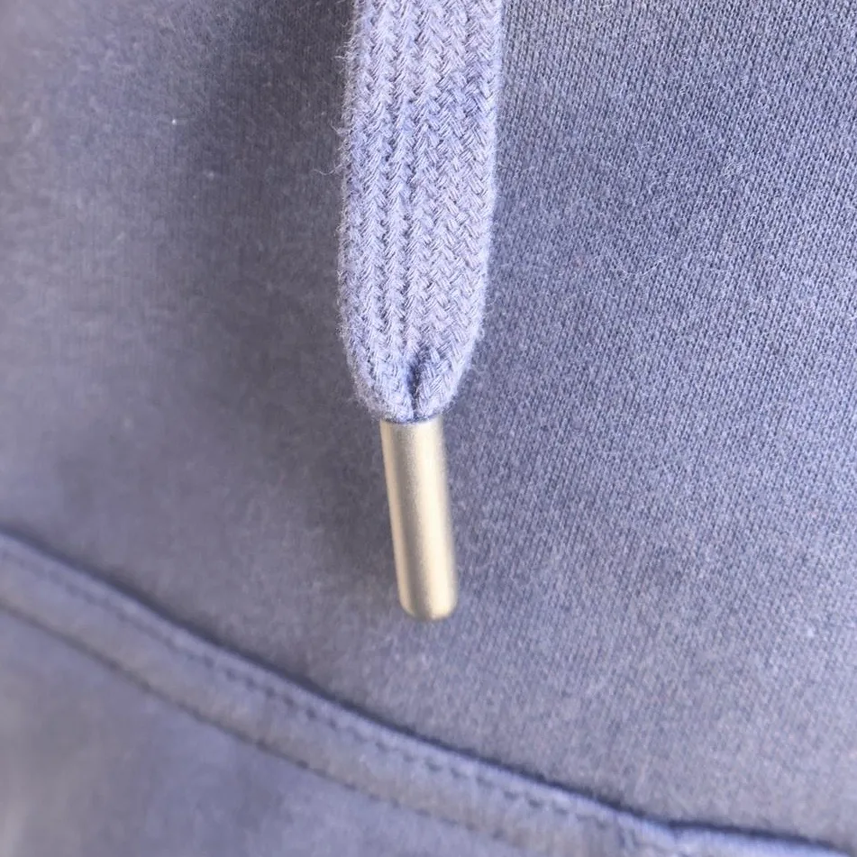 Cordon de capuche à embout métallique